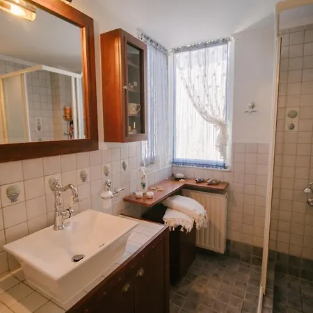 Dreamcatcher Luxury Villa, 1 Min Walk To Beach